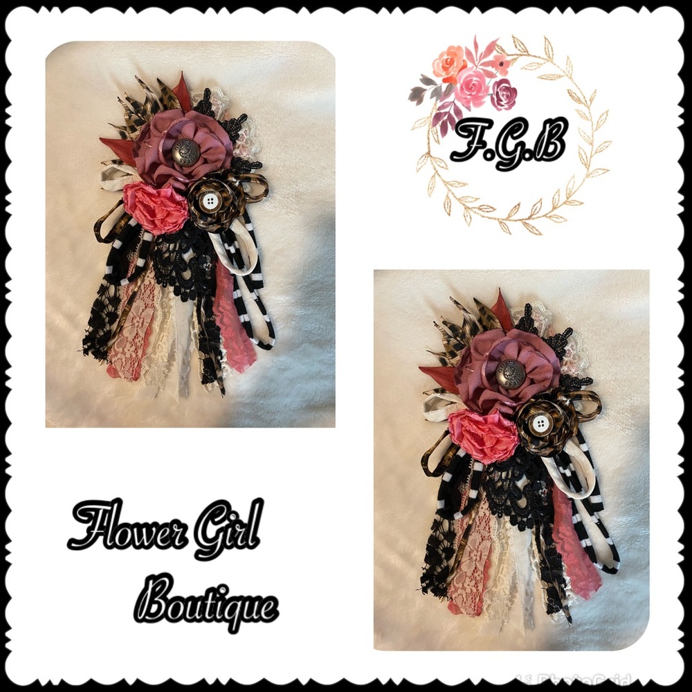 SOLD 💫 Flower pin